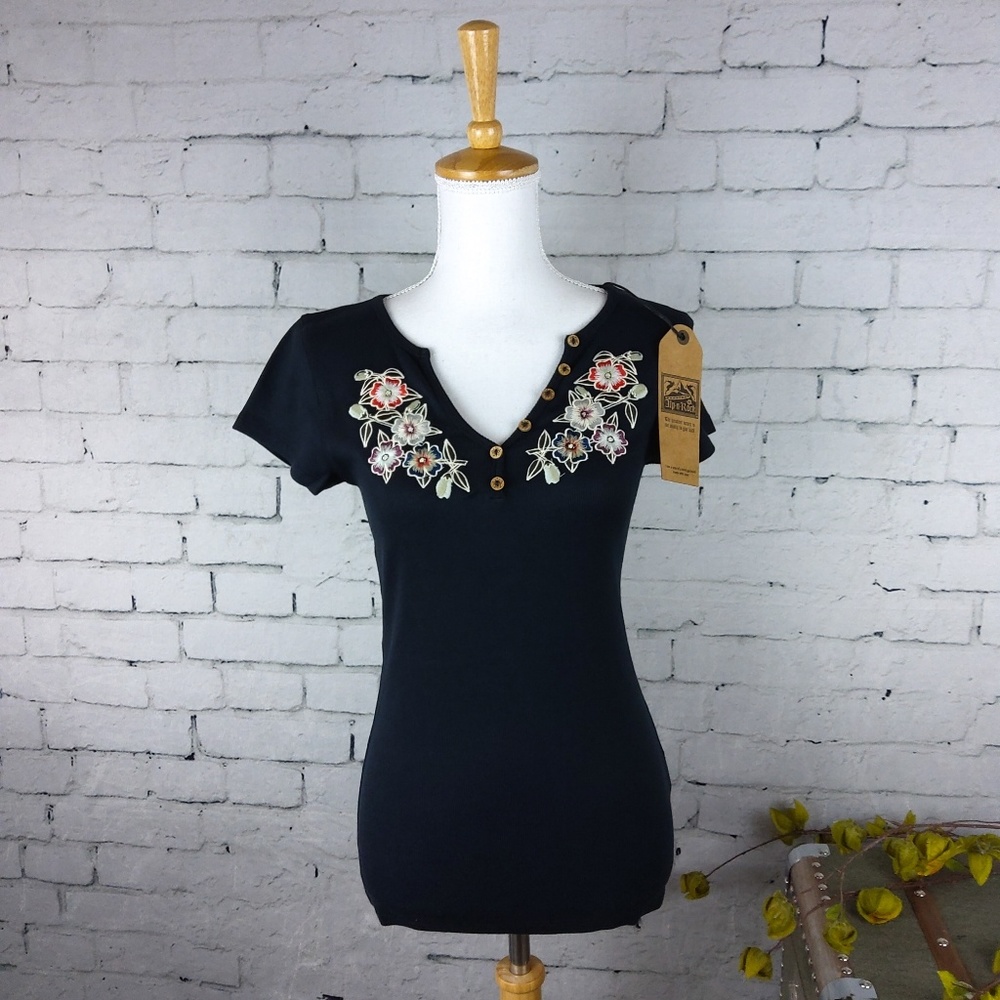 NWT Alp-n-Rock Amelie embroidered henley top
